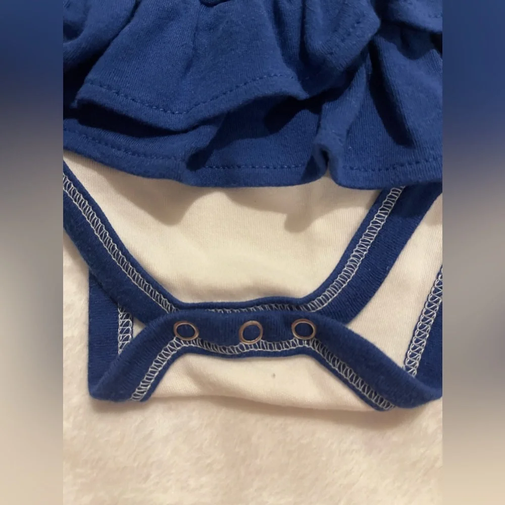 L.A Dodgers Baby Girl Onesie Bib & Booties - Picture 3 of 9